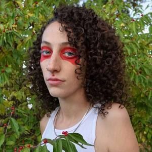 Meet your Posher, Maeve